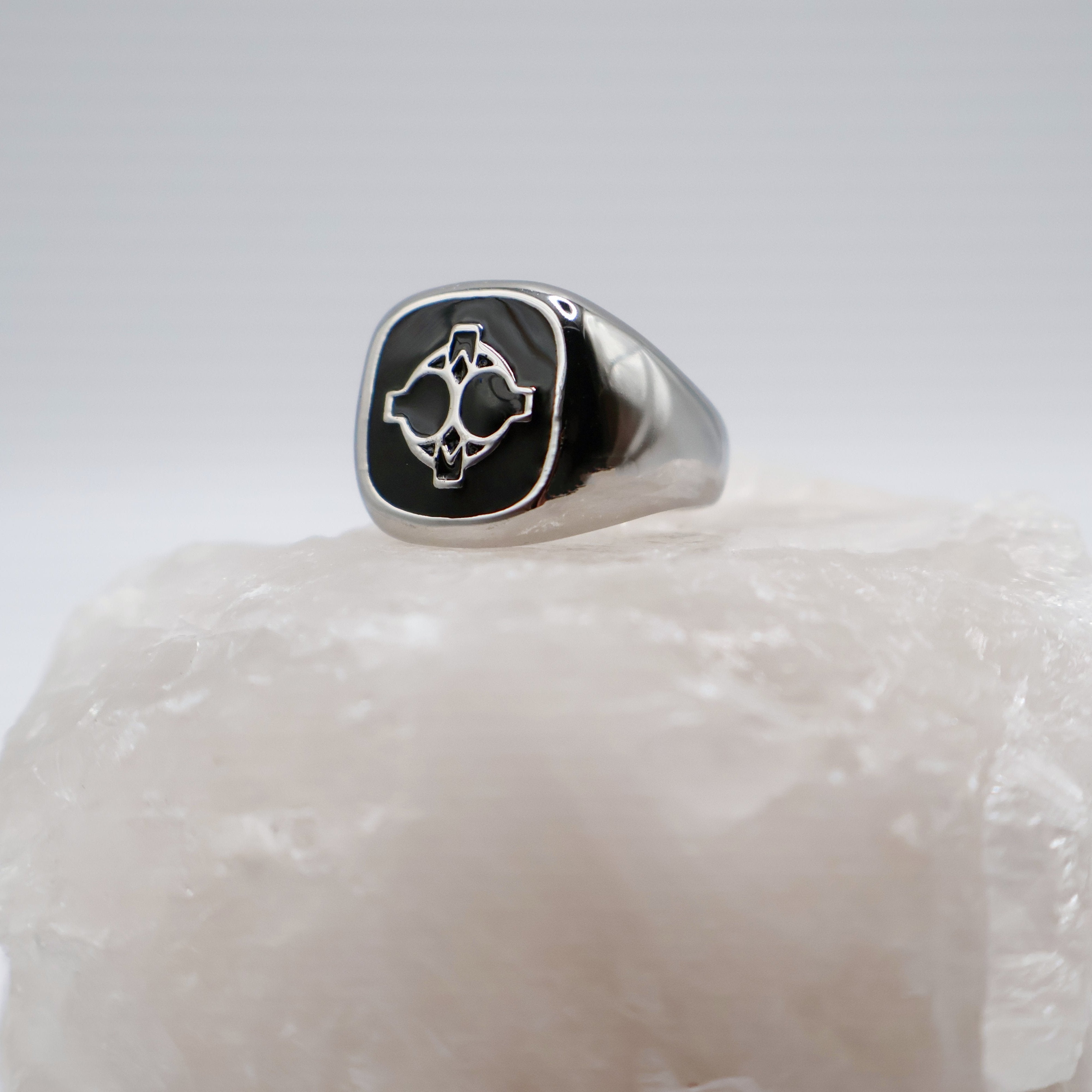 Signet Icon I Ring